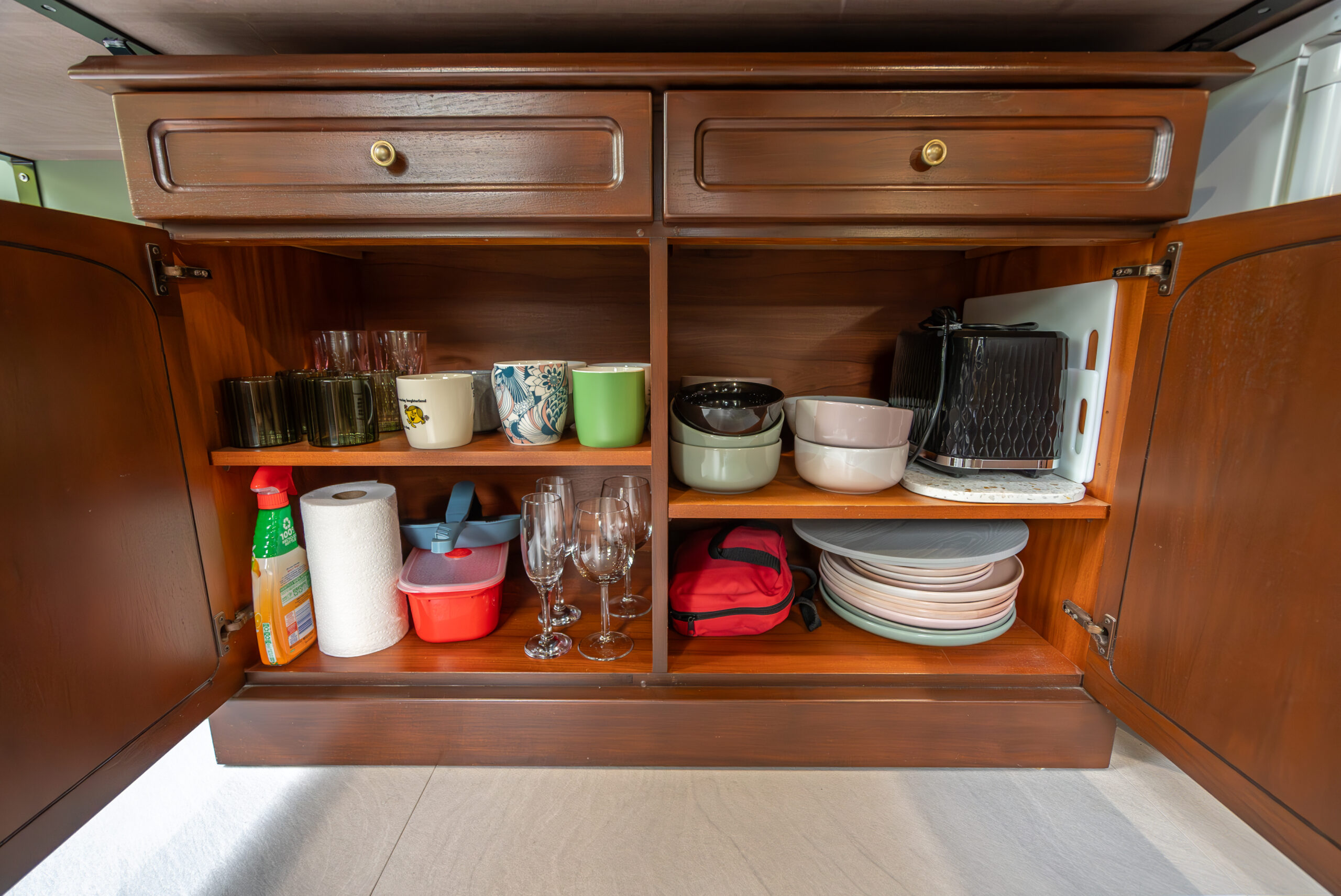 Kitchenette Crockery